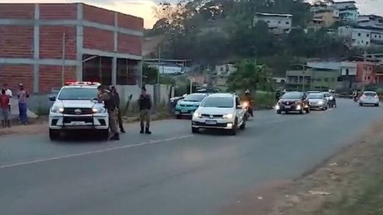 A suspeita é que ela tenha caído em uma emboscada. Segundo a testemunha, as amigas teriam voltado a conversar nessa semana, e a suspeita teria insistido para que elas saíssem juntas. Essa informação levou a polícia a crer que o crime teria sido premeditado 
