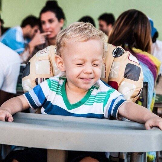 E sozinho no cadeirão também