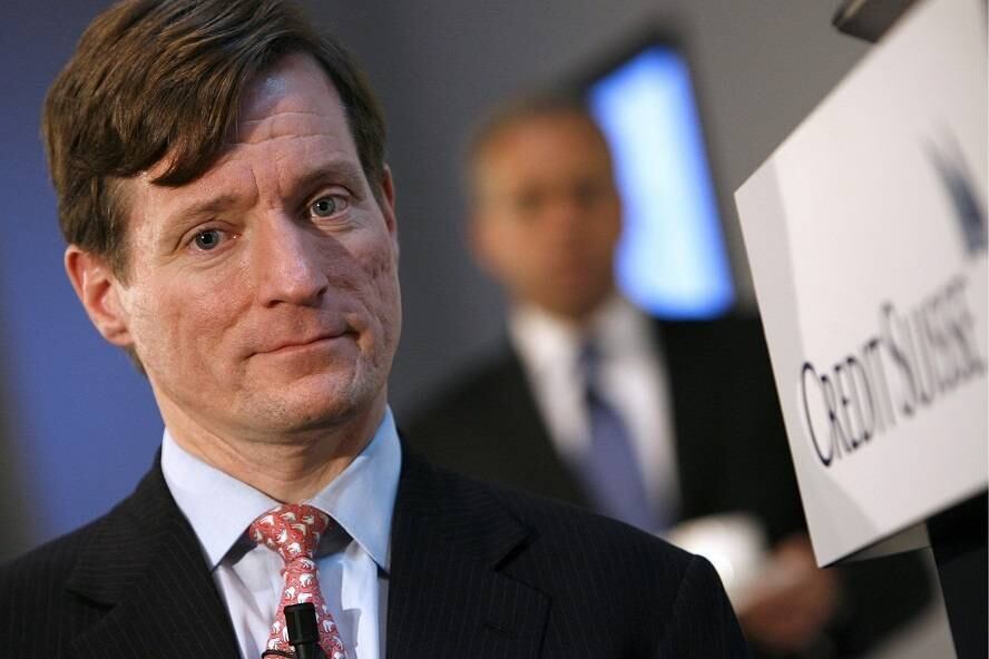 Brady Dougan (foto) também está na lista dos processados. O presidente executivo do banco suíço Credit Suisse, pagava à ex-mulher uma pensão mensal de cerca de R$ 14 mil (US$ 7,500), mas o valor foi multiplicado por dez. 

Isso aconteceu porque Dougan atrasou 12 dias para pagar a pensão e foi processado por Tomoko Hamada Dougan

Suíça vota proposta de salário mínimo de R$ 10 mil
