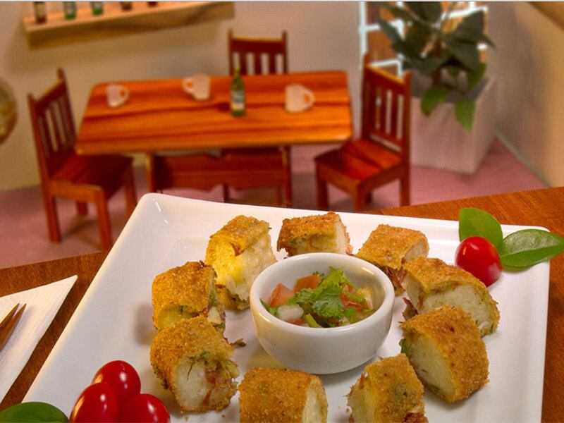 Boteco BarzilPrato-Quadradinho: Empadinha de tapioca com carne seca.
Local: Av. Jorge Amado, 03 - Salvador

