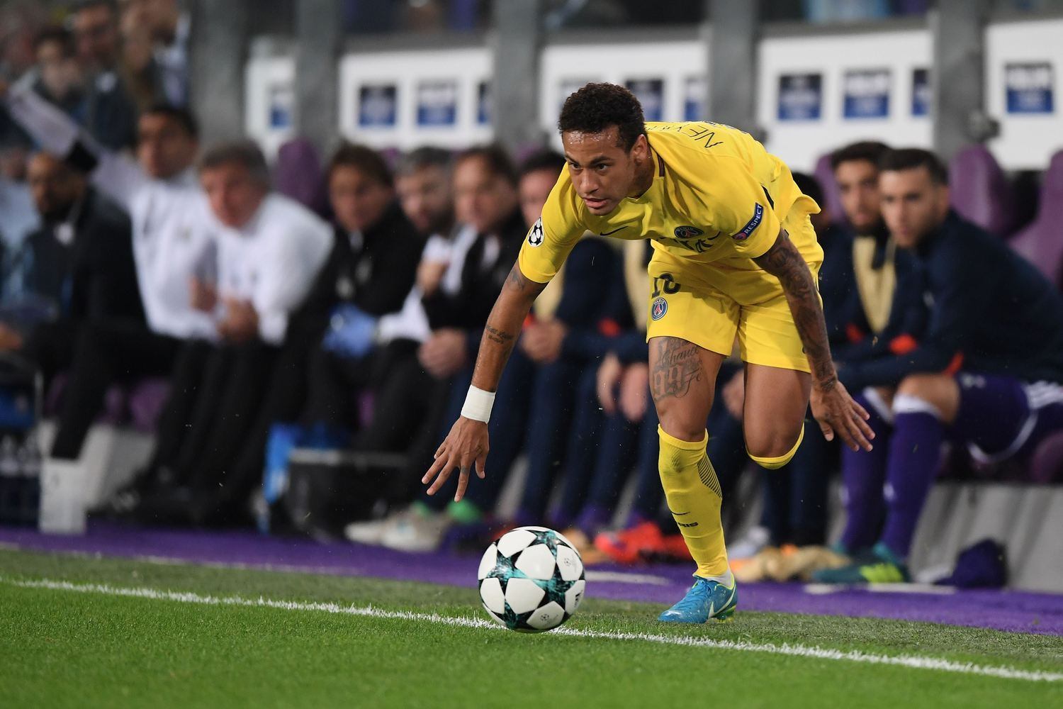 No dia seguinte, foi a vez de Neymar ser protagonista mais uma vez com a camisa do PSG. Confira