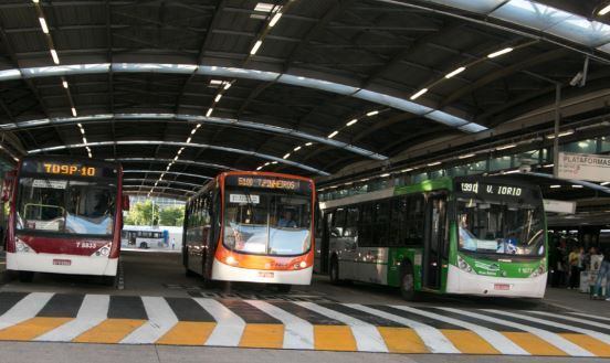 Os ônibus vandalizados foram levados para a garagem