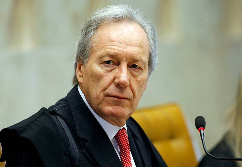 Ministro disse ser 'difícil' escolher substituto para lugar de Barbosa