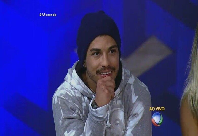 Roberto Justus perguntou ao grande campeão Douglas Sampaio qual tinha sido sua maior dificuldade no reality.

—
Meu maior inimigo fui eu mesmo, o meu temperamento, enxergar
que eu estava errado na minha forma explosiva, tentei me podar depois da saída
da Carla

+ Veja fotos dos bastidores da grande final de A Fazenda 8
+ Veja as expressões de Ana Paula Minerato, vice-campeã de A Fazenda 8
+ Douglas Sampaio é o campeão de A Fazenda 8. Relembre a participação do vencedor
+ Ana Paula Minerato é vice-campeã de A Fazenda 8. Veja como foi a participação da peoa no reality show
+ Luka Ribeiro é o terceiro colocado de A Fazenda. Relembre a trajetória do ator
+ “Tem participante que vai colher frutos muito ruins aqui fora”, crava JP Mantovani
+ Douglas leva tapa na cara de Mara Maravilha, cai no choro e afirma: "Ela não merece um pingo de respeito"
+ Veridiana joga bebida em Marcelo Bimbi durante festa de encerramento e causa climão
