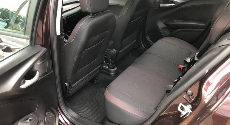 Caso o consumidor queira uma visual mais esportivo e não faça questão de tanto apetrecho vai encontrar no Cronos o carro ideal