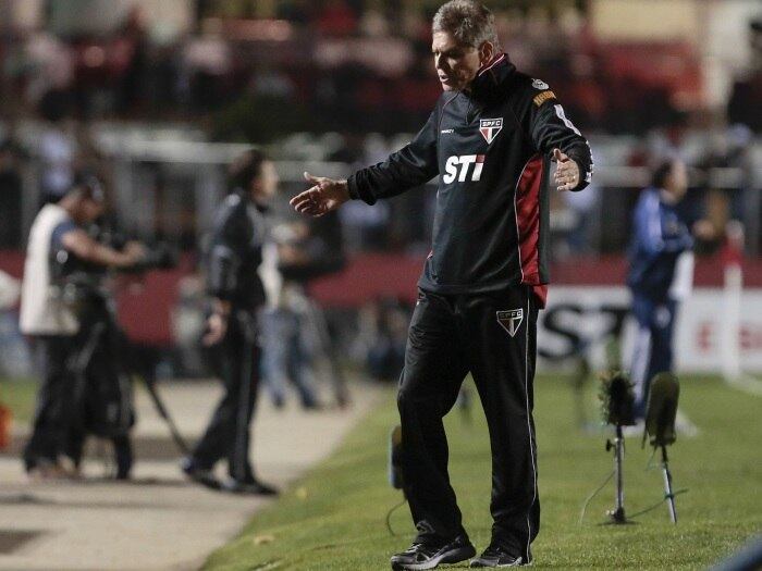 Com a sua equipe sem conseguir deixar a zona de rebaixamento, o ex-técnico Paulo
Autuori assumiu a responsabilidade pelo novo revés na competição
nacional, segundo informações da Agência Estado