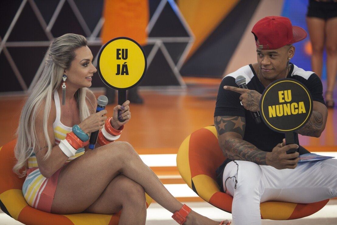 Coitado do noivo da Legendária! Ela ainda disse que faz muito isso e riu bastante 

+ Léo Santana, Juju, Fabíola Gadelha, Mion e Léiz encaram o É Proibido Mentir

+ Kelly Key se derrete pela filha: “Ela é uma versão melhorada de mim”
