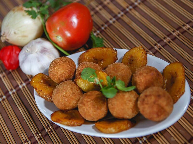 Bar do Jonas
Prato- Bananacar: bolinho de banana da terra com recheio de carne do sol
Endereço: rua Professor Gerson Pinto, Lote 7 - Quadra 41 - Cos
