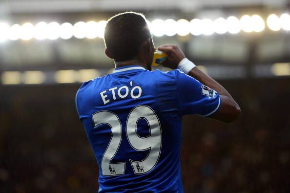 Samuel Eto'o se envolveu em uma polêmica na qual sua idade foi questionada. Recentemente o técnico José Mourinho declarou que o atacante tinha entre 32 e 35 anos