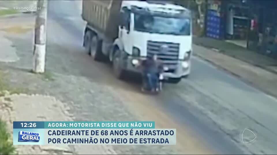 Cadeirante de 68 anos é arrastado por caminhão no meio de estrada de Porto Alegre (RS)