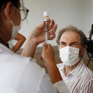 Rio vacina homens com 58 anos de grupos prioritários nesta quinta (29)