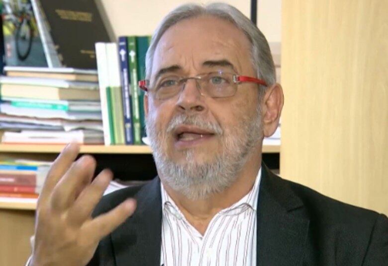 "Esse mosquito que tem Wolbachia ao picar uma pessoa para se alimentar que tenha o vírus da dengue, ele não consegue adquirir esse vírus para transmitir para uma terceira pessoa", explica o secretário de Saúde de Belo Horizonte, Jackson Machado Pinto