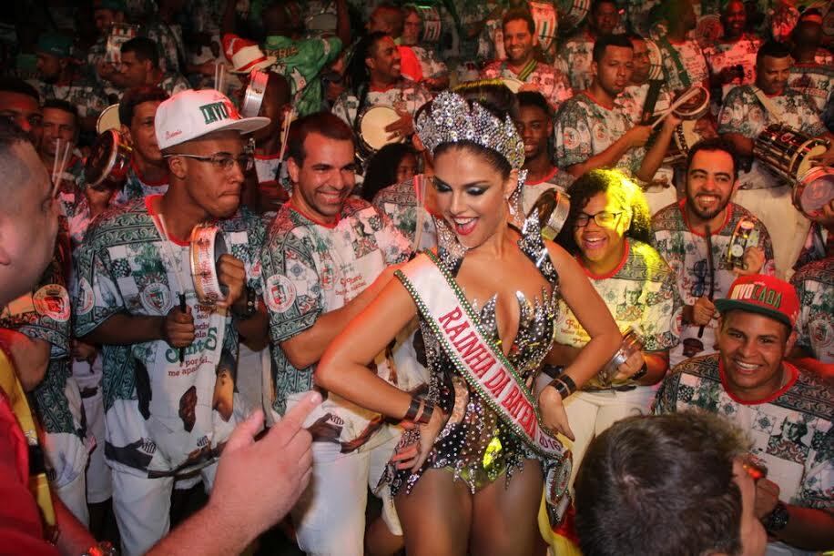 Paloma Bernardi mostrou samba no pé