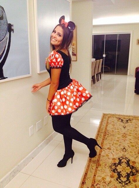 A polêmica mais recente envolvendo a teen está ligada a essa fantasia de Minnie. Alguns internautas acharam a pose de Danielle sensual demais para quem está fantasiada como um ícone infantil

Especialistas analisam estilo de Danielle Favatto
