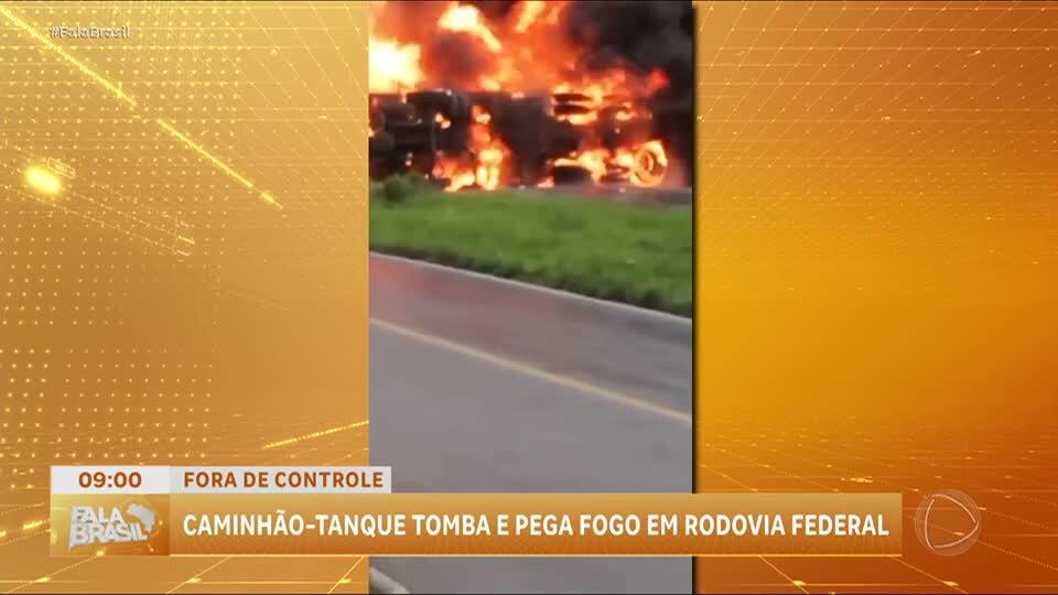 Caminhão-tanque tomba e pega fogo em rodovia de Pernambuco