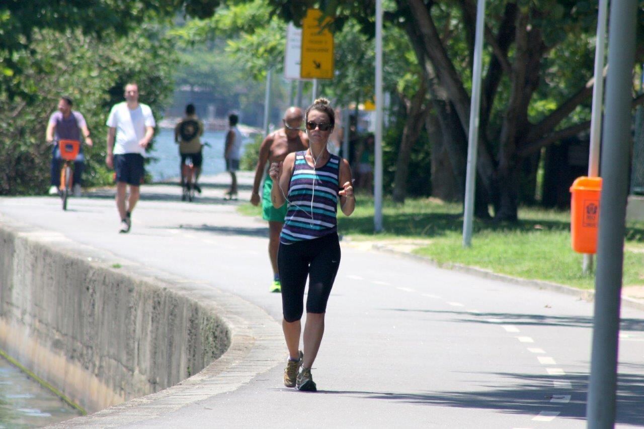 Juliana escolheu uma roupa bastante confortável para malhar