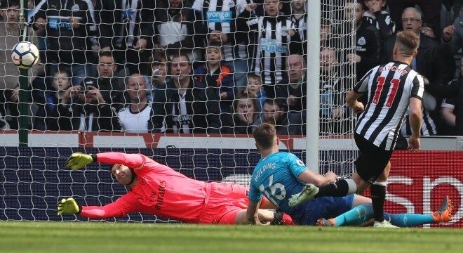 O Arsenal perdeu de virada para o Newcastle pelo Campeonato Inglês