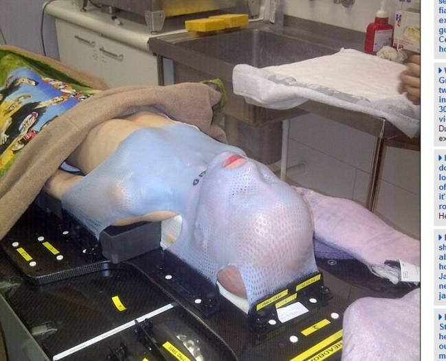 ― Ele virava para mim e implorava para que não deixasse os
médicos colocarem as sondas. Mesmo com o coração partido, o segurava na cama
porque sabia que era o melhor para ele

 

Com câncer terminal, pai pede para filha se “casar” aos 11 anos
