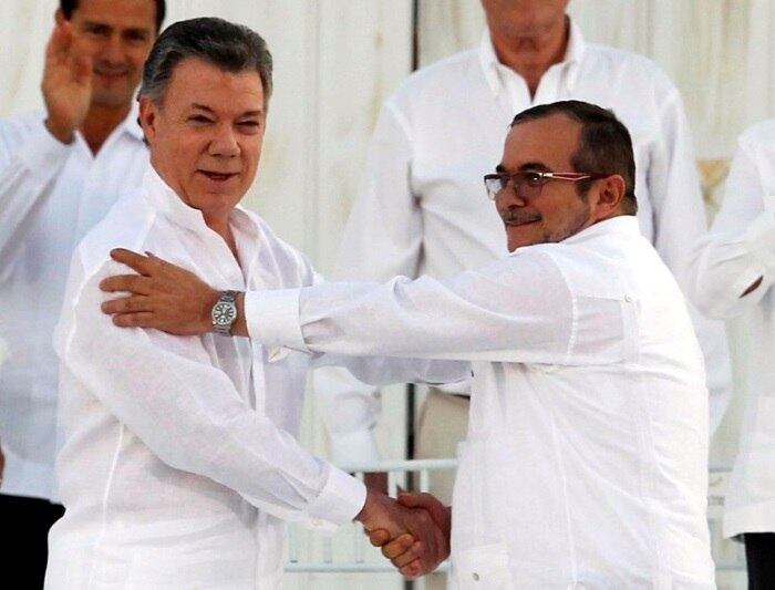 Presidente da Colômbia, Juan Manuel Santos, com o líder marxista das Farc, Rodrigo Londono, também conhecido como Timochenko
