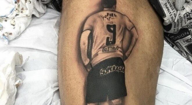 Ainda na primeira passagem pelo Corinthians, Gustavo Henrique, o Gustagol, marcou na pele um momento muito importante em sua carreira, com a camisa do Timão. Sua estreia em Itaquera, no dia 8 de setembro de 2016.