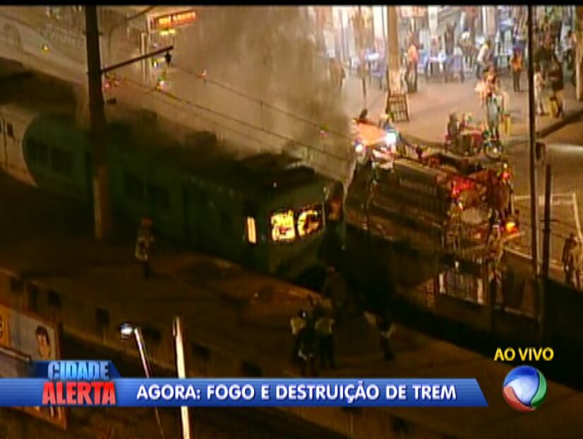 A paralisação no ramal Saracuruna aconteceu por volta das 18h, depois que uma composição sofreu uma pane na Penha