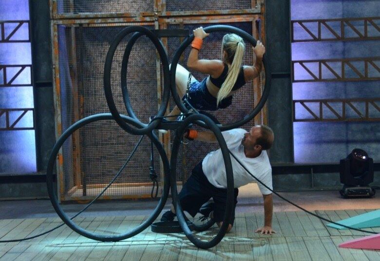 Por causa da dificuldade do percurso, eles devem ter muita agilidade e equilíbrio durante a prova 