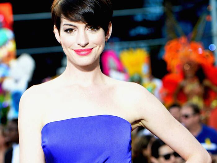 O curtinho da atriz é o mais mais copiado do cinema. Uau!

+ Acesse R7 Play e assista às íntegras do Hoje em Dia! Clique e experimente de graça!

+ Sem medo de mudança, Jovens passam por transformação radical para virar ícone de beleza

+ Ana Hickmann revela o que não pode faltar no nécessaire
