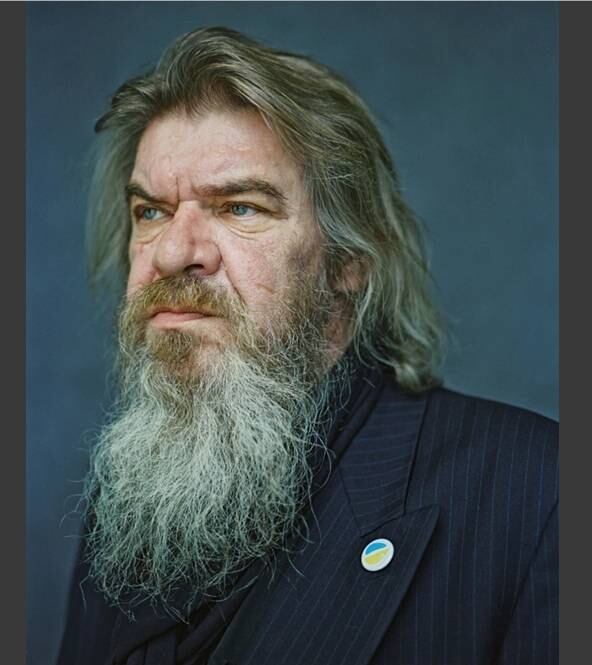 Até 1917, o país era parte do Império Russo. Em meio à Revolução Russa, a Estônia declarou sua independência, a qual durou até 1940, quando foi ocupada pela União Soviética